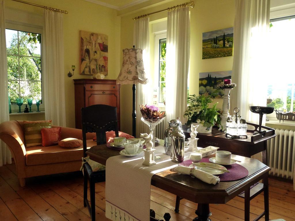 Romantikzimmer Im Antiquariat Sonnschied Oda fotoğraf